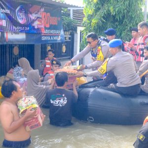 Kapolda Sulsel Tinjau Lokasi Banjir di Antang dan Salurkan Bantuan untuk Warga Terdampak