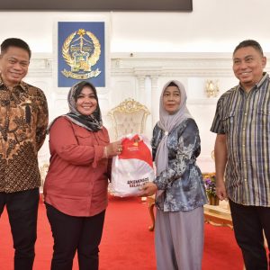 Kemensos dan Pj Gubernur Serahkan Bantuan 3.000 Paket untuk Korban Banjir di Sulsel