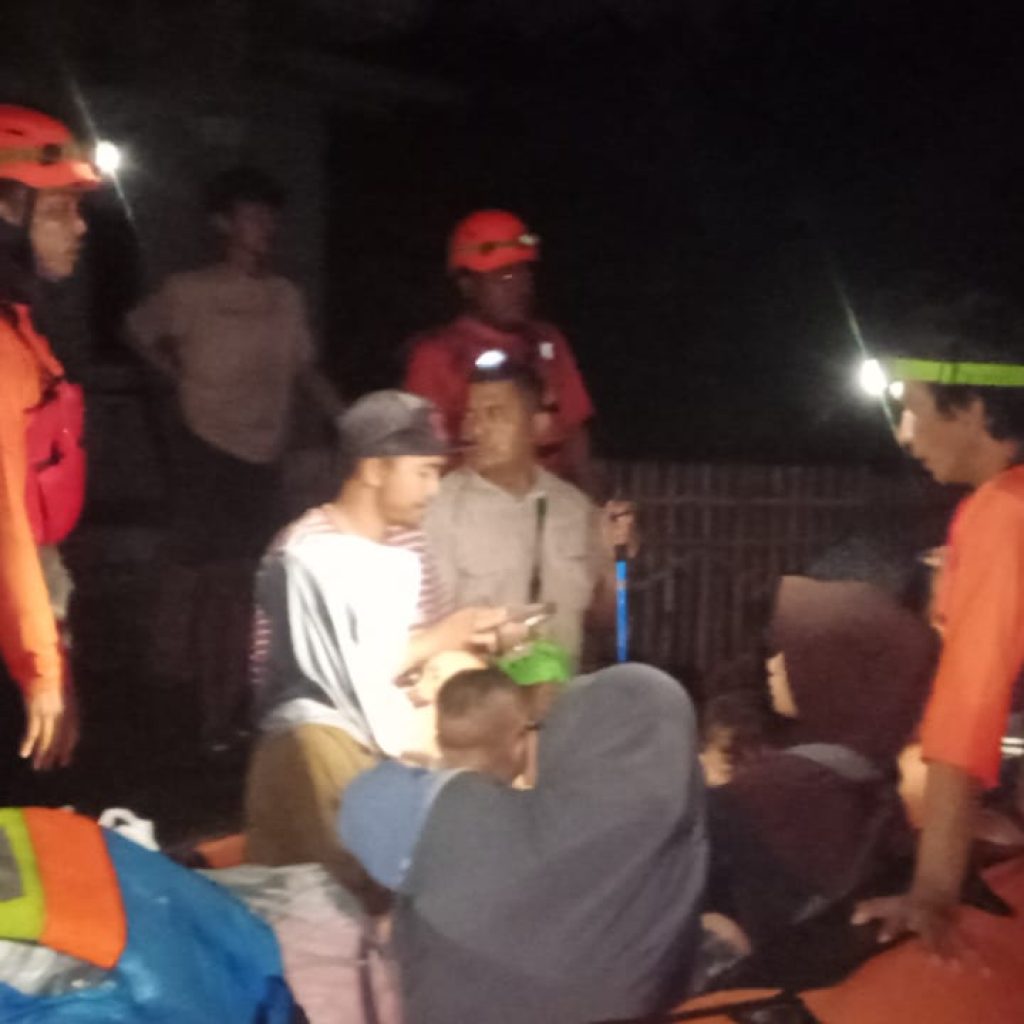 Tiga Kecamatan di Kabupaten Karawang Terendam Banjir Hingga 2 Meter