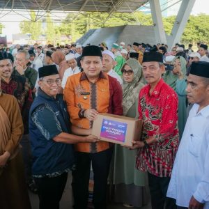 Dukung Kesejahteraan Pekerja Keagamaan, Ketua TP PKK Kota Makassar Hadiri Penyaluran 5.500 Paket Sembako