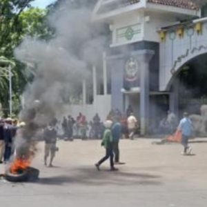 Ojol Blokade Jalan Depan Kantor Gubernur Tuntut Penyesuaian Tarif