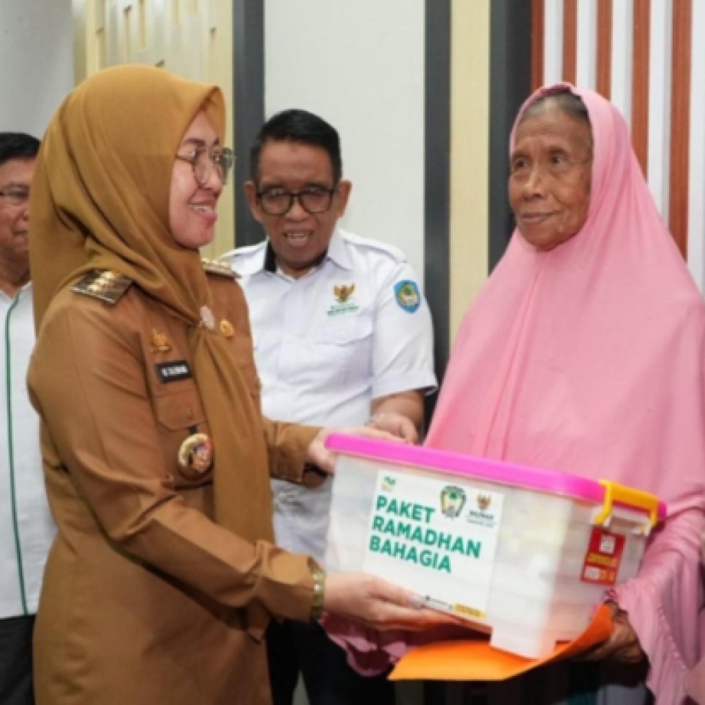 Bersama Baznas, Pemkab Gowa Salurkan 371 Paket Sembako untuk Keluarga Miskin Ekstrem