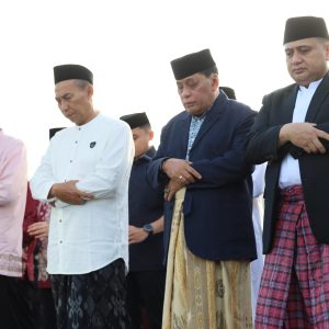 Wali Kota Makassar Salat Idulfitri Bersama Ribuan Warga di Lapangan Karebosi