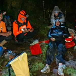 Tiga Pendaki di Gunung Bawakaraeng Dievakuasi Tim SAR Gabungan Setelah Mengalami Cidera dan Hipotermia