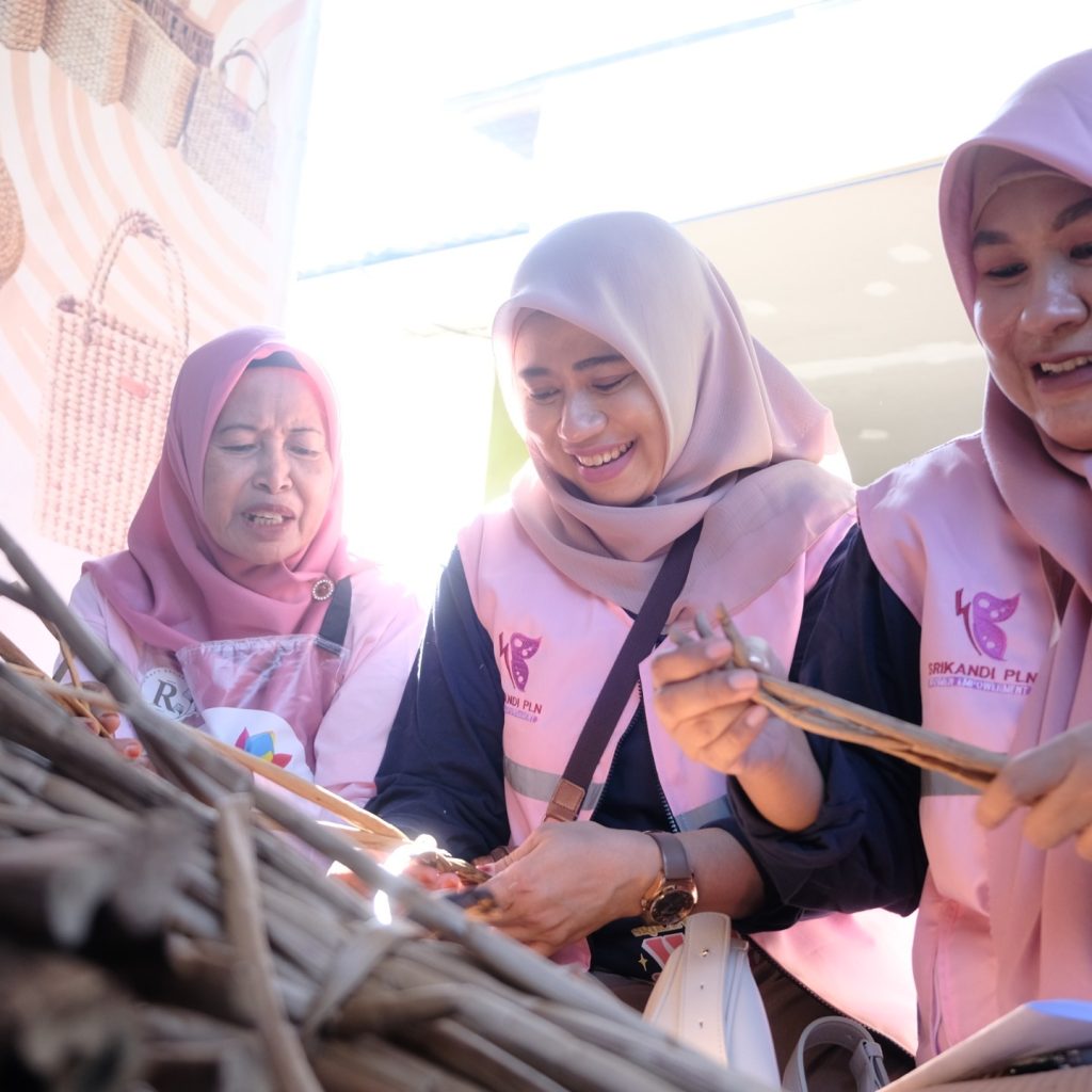 PLN UID Sulselrabar Sabet Tiga Penghargaan Bergengsi di Bina Mitra UMKM Award 2025