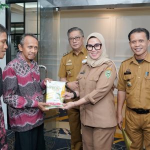 Bupati Barru Serahkan 15 Ton Benih Jagung untuk Perkuat Ketahanan Pangan Daerah