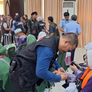Jemaah Lansia dan Disabilitas Mendapatkan Layanan Khusus