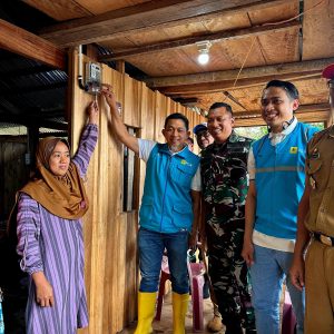 Kampung Menra Kini Nikmati Listrik PLN 24 Jam