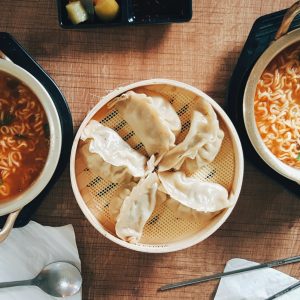 Mie Instan Ala Mingyu SEVENTEEN, Kreasi Hangat dan Menyegarkan