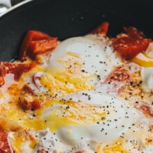 Telur Ceplok Bumbu Kari, Gurih dan Pedas untuk Makan Siang