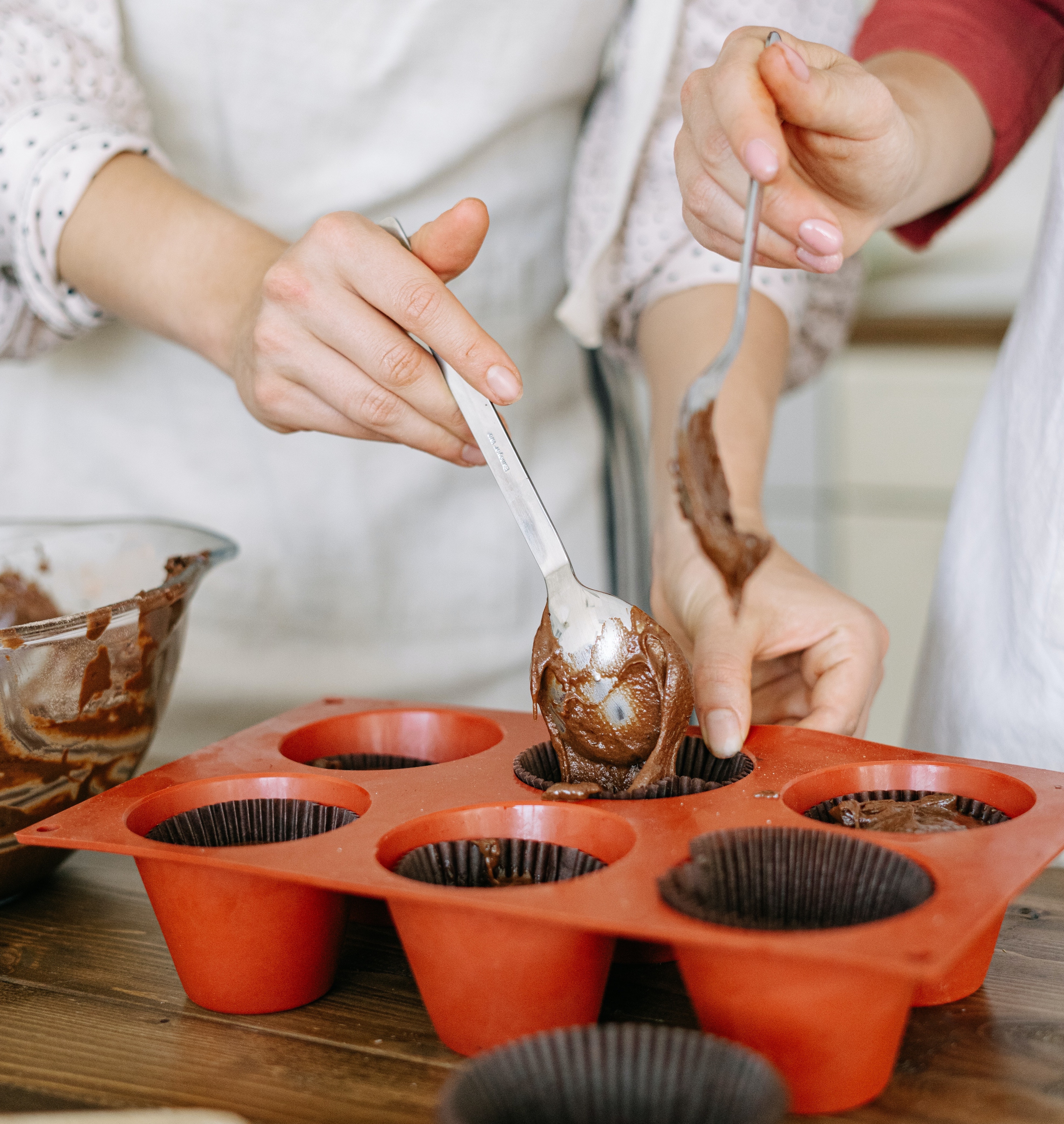 Ilustrasi membuat Oreo buttercream frosting cup cake (Sumber gambar: Ivan Samkov/Pexels)