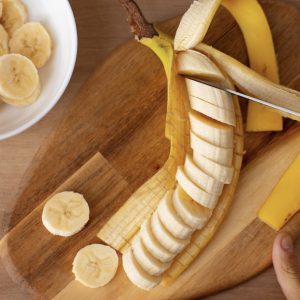 Bola Pisang Cokelat Lumer, Camilan Nikmat untuk Akhir Pekan