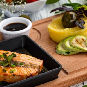 Sashimi Batak Naniura ala Chef Damar Toba, Sensasi Hidangan Tradisional yang Lezat