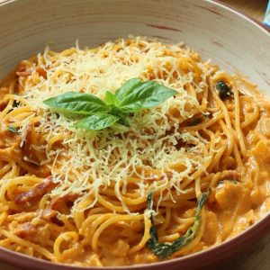 Cheesy Rose Spaghetti, Menu Sahur Praktis ala Dikta