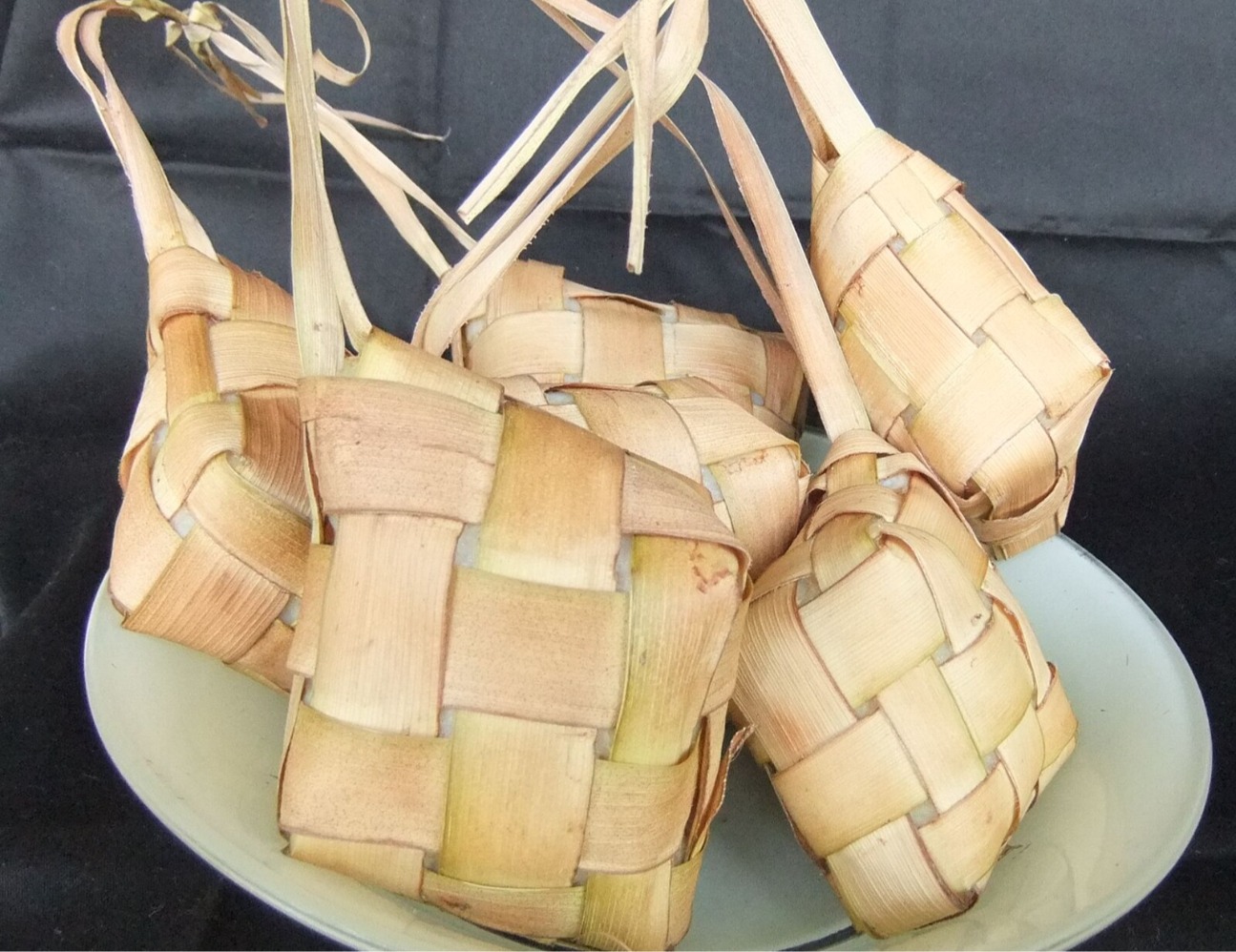 Ilustrasi ketupat. (Sumber gambar: Wikimedia Commons)