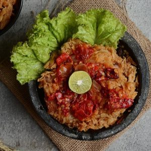 Ayam Geprek Sambal Matah dan Cabai Merah, Pedasnya Nendang!