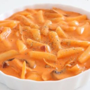 Rose Tteokbokki: Tteok Pedas Creamy Khas Korea yang Viral