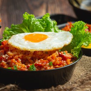 Nasi Goreng Kimchi Korea, Perpaduan Gurih, Pedas & Asam