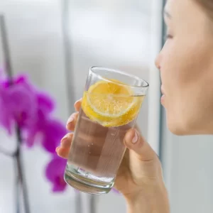 9 Manfaat Infused Water Lemon untuk Diet dan Kesehatan