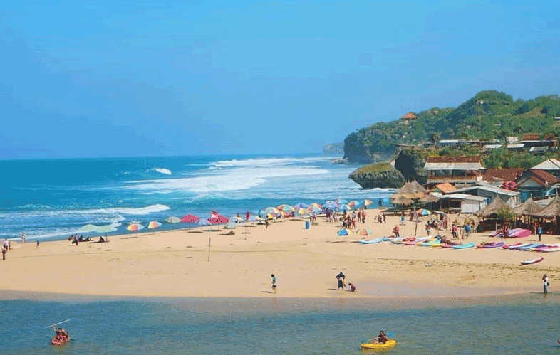 Bermain Kano di Pantai Drini
