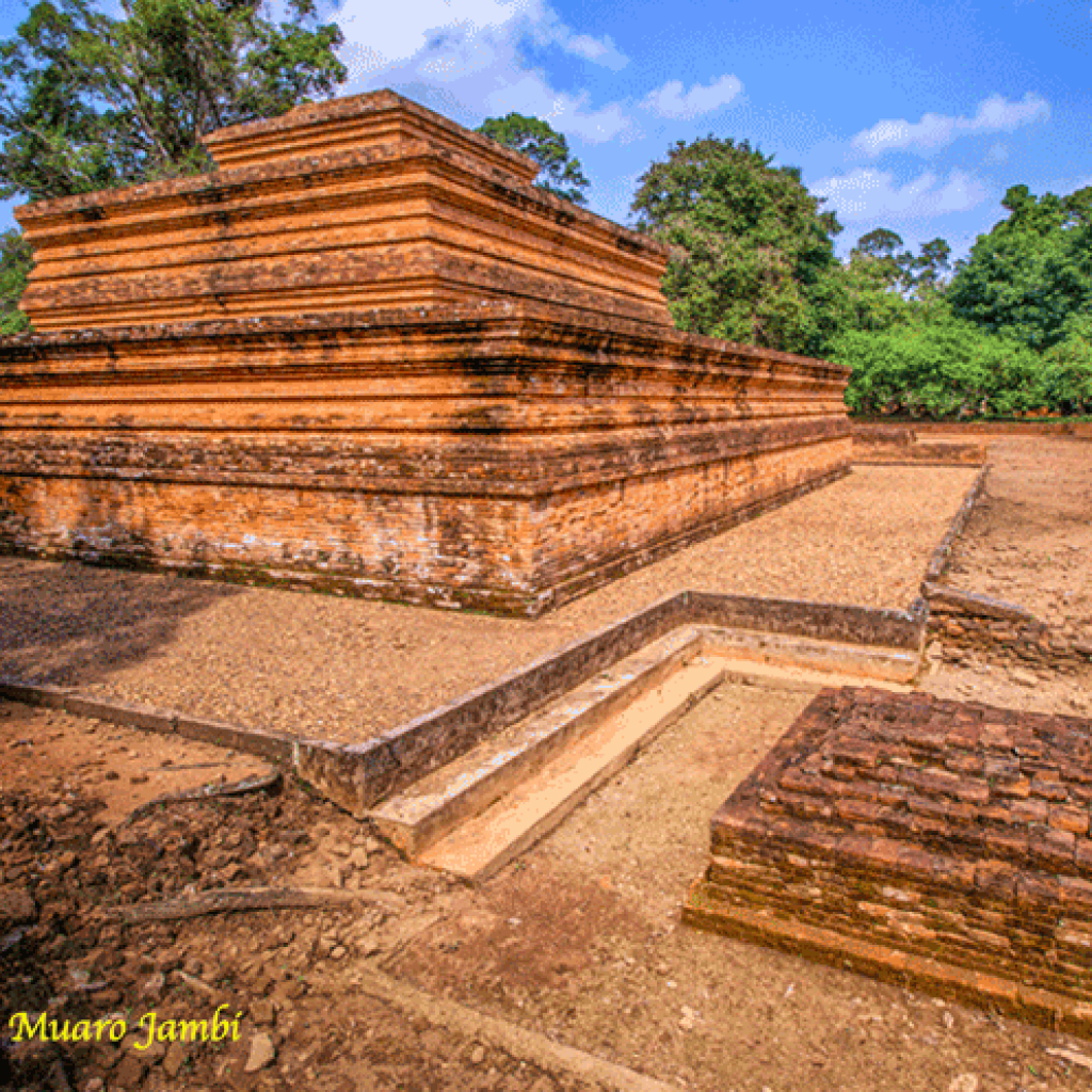 Candi Tinggi Muaro Jambi: Jejak Peradaban di Tengah Alam