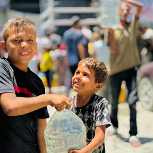 PMI Kembali Salurkan Air Bersih untuk Warga Gaza
