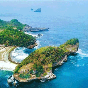 Pantai Batu Bengkung Malang: Keindahan Dramatis Samudera Hindia