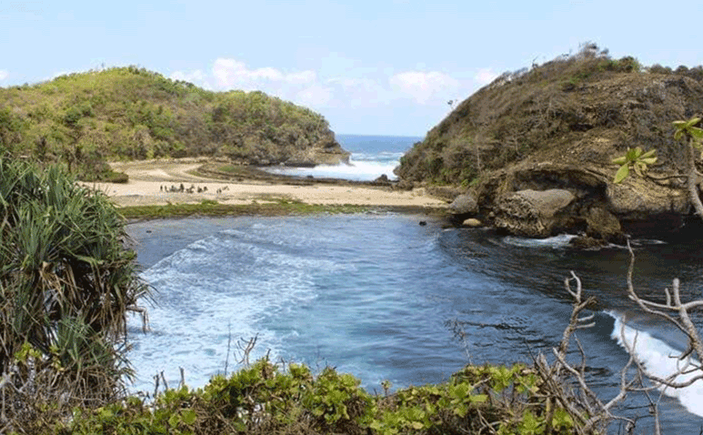 Pantai Batu Bengkung