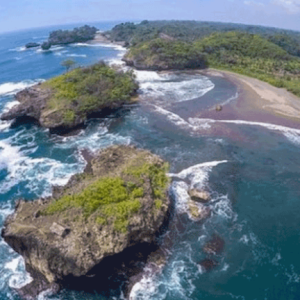 Pantai Batu Karas: Surga Berselancar di Pangandaran