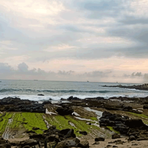 Karang Taraje Sawarna: Air Terjun dari Batu Karang yang Memesona