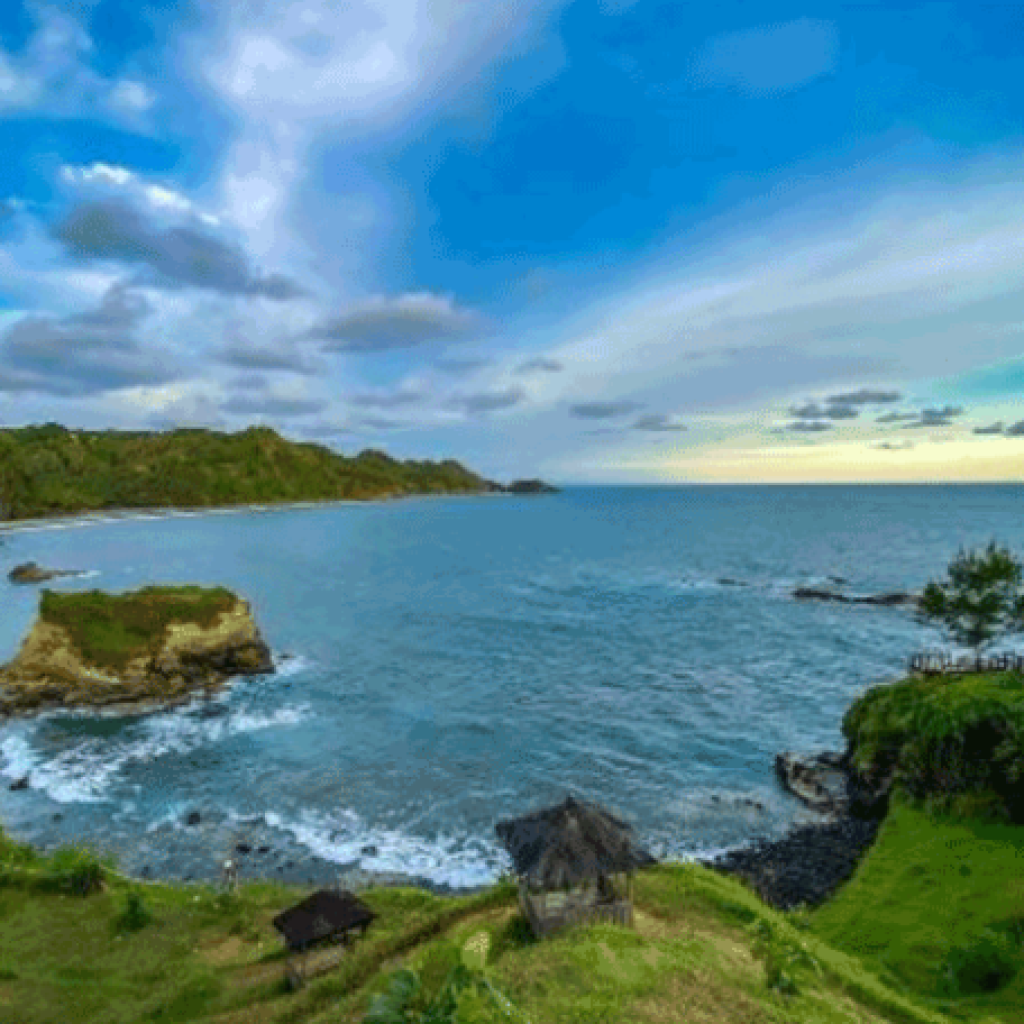 Pantai Menganti Kebumen: Nuansa Tropis ala Selandia Baru