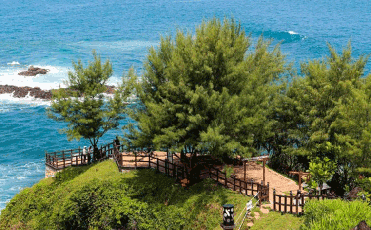 Keindahan Pantai Menganti Kebumen