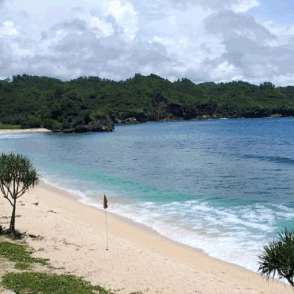 Pantai Srau Pacitan: Keindahan Alami yang Masih Asri