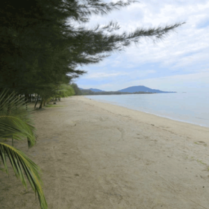 Pantai Takari: Eksplorasi Keindahan Pasir Putih Bangka