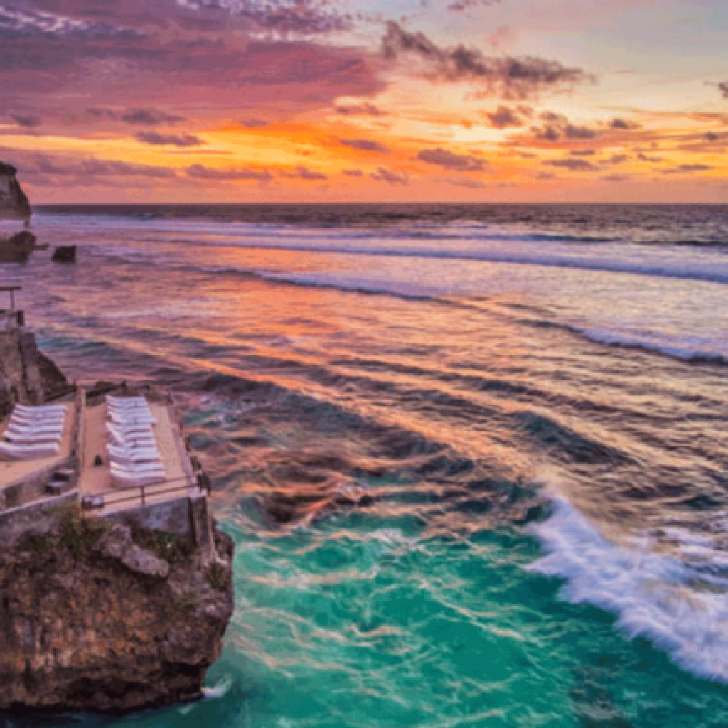 Pantai Suluban Bali: Surga Tersembunyi untuk Pecinta Surfing