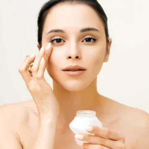 Pilih Krim Mata yang Tepat dengan 7 Tips Penting Ini