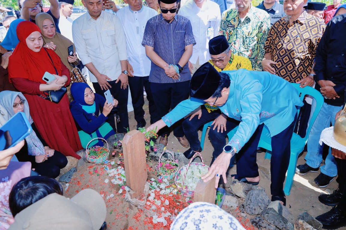 Wabup Barru Dampingi Menteri Agama dalam Ziarah ke Wanawaru