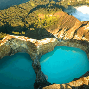 Danau Kelimutu: Keajaiban Tiga Warna dari Flores