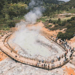 Kawah Sikidang Dieng: Wisata Vulkanik Menakjubkan di Dataran Tinggi