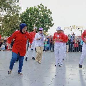 Bapak-Bapak OPD Bergoyang di Alun-Alun: “Tamang Pung Kisah” Pecahkan Tawa Warga Barru