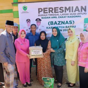 Anjangsana HUT ke-80 RI, TP PKK Barru Tebar Kepedulian dan Resmikan Rumah Layak Huni