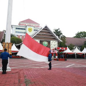 Upacara HUT ke-80 RI di Barru Berlangsung Khidmat, Pj Sekda Tekankan Nilai Persatuan dan Sinergi Menuju Indonesia Emas