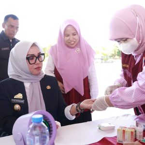 Bupati Barru Buka Baksos Universitas Almarisah Madani, Momentum Penutup Semarak HUT RI ke-80