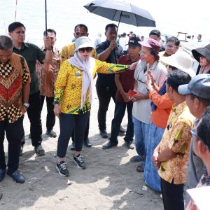 Bupati Barru Buka Pesta Rakyat Pesisir di Bojo Baru: Ajang Pelestarian Budaya dan Pendorong Ekonomi Lokal