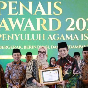 Bupati Barru Andi Ina Kartika Sari Terima Apresiasi di PENAIS Award 2025, Penyuluh Kemenag Barru Raih Penghargaan Pelestarian Lingkungan