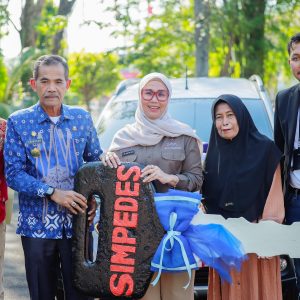Bupati Barru Serahkan Hadiah Utama Panen Hadiah Simpedes BRI kepada Warga Desa Palakka