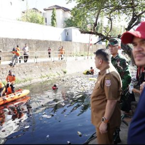 Wali Kota Munafri Pimpin Aksi Bersih Kanal di Panakkukang, Libatkan Seluruh Elemen