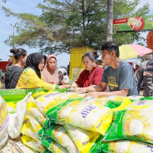 Gerakan Pangan Murah Serentak di Barru, Warga Antusias Sambut Harga Pangan Terjangkau