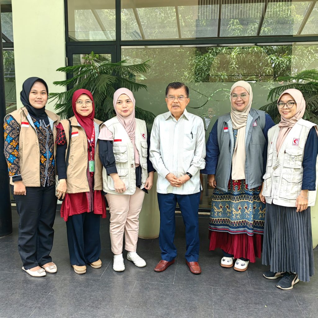 Ketua Umum PMI Jusuf Kalla Menerima Tim Mer-C di Kediaman Pribadinya, di Jakarta