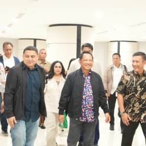 Wali Kota Makassar Sambut Mendagri Tito Karnavian dan Menteri Maruarar Sirait di Bandara Sultan Hasanuddin